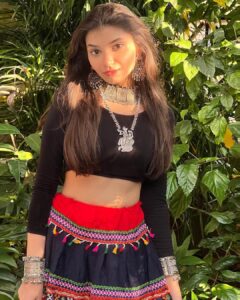 Vaishnavi Ganatra Instagram - alexa, play ‘ नगाड़ा संग ढोल बाजे ‘ 💃🏻♥️

#explore #explorepage #fyp #festive #festiveseason #instagram #pictureoftheday #ootd #trending #outfitoftheday #aesthetic #vaishnaviganatra
