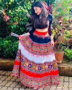 Vaishnavi Ganatra Instagram - alexa, play ‘ नगाड़ा संग ढोल बाजे ‘ 💃🏻♥️

#explore #explorepage #fyp #festive #festiveseason #instagram #pictureoftheday #ootd #trending #outfitoftheday #aesthetic #vaishnaviganatra
