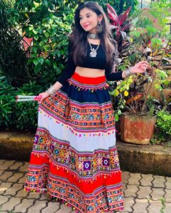 Vaishnavi Ganatra Instagram - alexa, play ‘ नगाड़ा संग ढोल बाजे ‘ 💃🏻♥️

#explore #explorepage #fyp #festive #festiveseason #instagram #pictureoftheday #ootd #trending #outfitoftheday #aesthetic #vaishnaviganatra