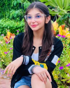 Vaishnavi Ganatra Instagram - smiling on the inside and the outside 🥰

#instagram #insta #pictureoftheday #ootd #trending #outfitoftheday #aesthetic #explore #explorepage #nature #natural #positive #gratitude #vaishnaviganatra