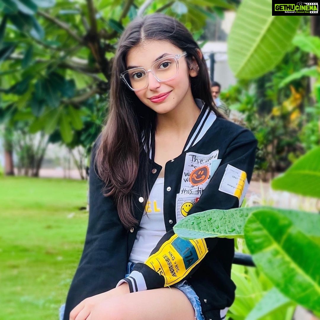 Vaishnavi Ganatra Instagram - सागर जैसी आँखों वाली ये तो बता तेरा नाम है क्या 🌿 #instagram #insta #pictureoftheday #ootd #trending #outfitoftheday #aesthetic #explore #explorepage #nature #natural #positive #gratitude #vaishnaviganatra Mumbai, Maharashtra