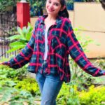 Vaishnavi Ganatra Instagram - it’s flannel season 🍓 #instagram #insta #pictureoftheday #ootd #trending #outfitoftheday #aesthetic #explore #explorepage #priya #priyasharma #wohtohhaialbelaa #wtha #flannel #monsoon #natural #positive #gratitude #vaishnaviganatra Mumbai, Maharashtra
