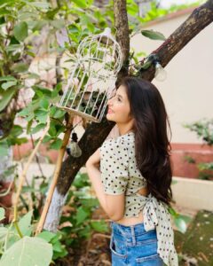 Vaishnavi Ganatra Instagram - living a good story 🕊

#instagram #insta #pictureoftheday #ootd #trending #outfitoftheday #aesthetic #explore #explorepage #nature #natural #positive #gratitude #vaishnaviganatra