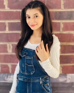 Vaishnavi Ganatra Instagram - ʙᴇ-ʏᴏᴜ-ᴛɪꜰᴜʟ 💙

#instagram #insta #pictureoftheday #ootd #trending #outfitoftheday #aesthetic #blue #explore #explorepage #wohtohaialbelaa #priyasharma #priya #positive #gratitude #vaishnaviganatra
