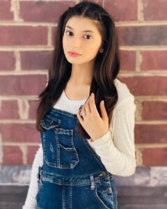 Vaishnavi Ganatra Instagram - ʙᴇ-ʏᴏᴜ-ᴛɪꜰᴜʟ 💙

#instagram #insta #pictureoftheday #ootd #trending #outfitoftheday #aesthetic #blue #explore #explorepage #wohtohaialbelaa #priyasharma #priya #positive #gratitude #vaishnaviganatra