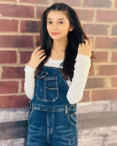 Vaishnavi Ganatra Instagram - ʙᴇ-ʏᴏᴜ-ᴛɪꜰᴜʟ 💙

#instagram #insta #pictureoftheday #ootd #trending #outfitoftheday #aesthetic #blue #explore #explorepage #wohtohaialbelaa #priyasharma #priya #positive #gratitude #vaishnaviganatra