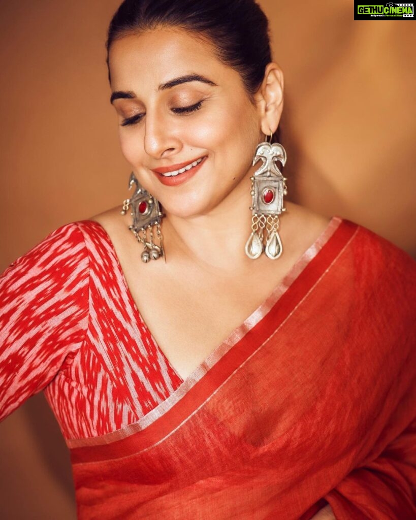 Vidya Balan Instagram - Painted my Monday blues, RED ❤️ Saree - @anavila_m Makeup - @harshjariwala158 Hair - @bhosleshalaka Styling - @who_wore_what_when Photography- @rohnpingalay