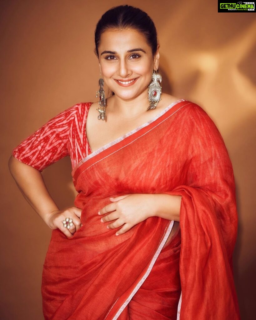 Vidya Balan Instagram - Painted my Monday blues, RED ❤️ Saree - @anavila_m Makeup - @harshjariwala158 Hair - @bhosleshalaka Styling - @who_wore_what_when Photography- @rohnpingalay