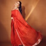 Vidya Balan Instagram - Painted my Monday blues, RED ❤️ Saree - @anavila_m Makeup - @harshjariwala158 Hair - @bhosleshalaka Styling - @who_wore_what_when Photography- @rohnpingalay