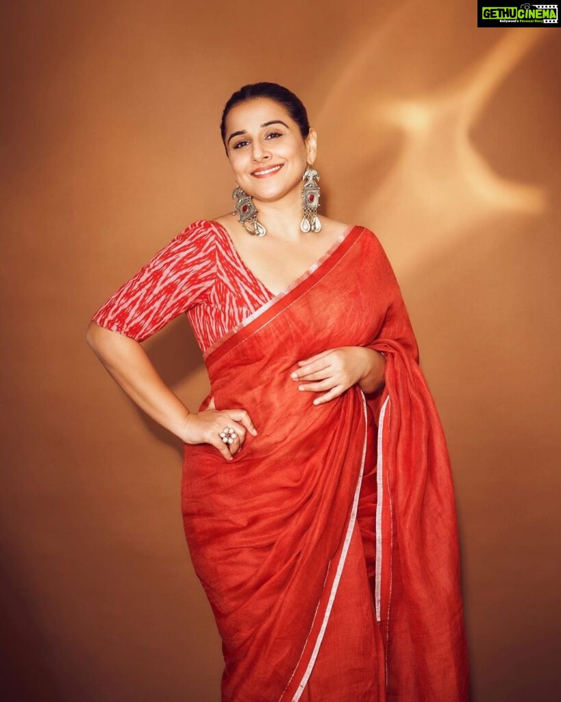 Vidya Balan Instagram - Painted my Monday blues, RED ❤ Saree - @anavila_m Makeup - @harshjariwala158 Hair - @bhosleshalaka Styling - @who_wore_what_when Photography- @rohnpingalay