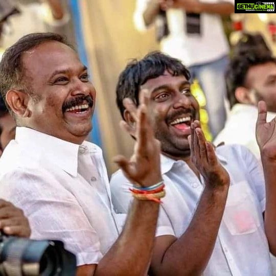 Vijay Vasanth Instagram - திரைப்பட இயக்குனர், தயாரிப்பாளர், பாடகர், நடிகர் என அனைத்து துறைகளிலும் சிறப்புடன் திகழும் அருமை நண்பர், என்னை திரையுலகிற்கு அறிமுகம் செய்த அன்பு சகோதரர் அண்ணன் வெங்கட் பிரபு அவர்களுக்கு மனமார்ந்த பிறந்த நாள் நல்வாழ்த்துக்கள்.