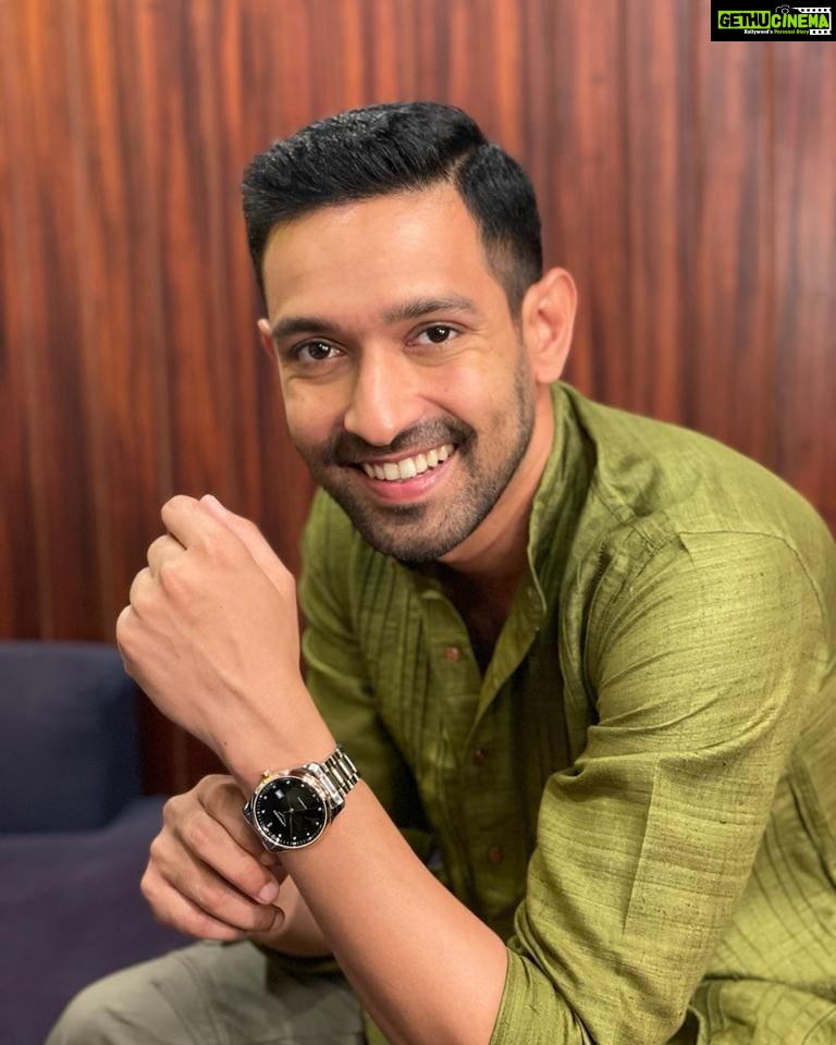 Vikrant Massey - 123.3K Likes - Value this time with your near ones...seize it with @longines 💫💫✨
#LonginesMasterCollection
#ad #collab