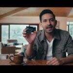 Vikrant Massey Instagram - Agar life me fikar na ho, toh jeene me ek alag mazaa hai. Aur apne RBL Bank's Mastercard Credit Card ke saath, online shopping ho ya bill payments, main rehta hu bilkul befikar. Toh aap bhi iss card ko karein #Usebefikar! @rbl_bank @mastercardindia #Collaboration #RBLBankCreditCard #RBLBank