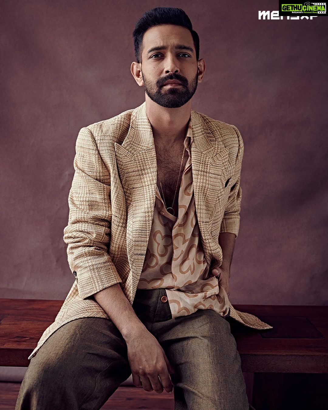 Vikrant Massey - 134.5K Likes - Keeping it low-key & chill 😉
@mensxpofficial @netflix_in #HaseenDillruba
Photographer : @thehouseofpixels & @vaishnavpraveen
Stylist : @sabinahalder
Hair : @vinitblunt786
Make up : @shelkerohan
Spot boy : Mukesh Naresh Kamti