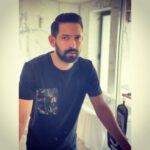 Vikrant Massey Instagram - Maintaining a well-groomed beard is a craft. And to master your craft, you need patience, perfection and the right tools. That’s why I use the complete set of precision tools and quality care products from @kingcgillette_in to create my own unique style. #KingIsInTheDetails @gilletteindia #YourBeardIsOurTrade #KingCGillette #BeardCare #MensGrooming #KCG #Grooming #BeardCareRange #MensStyling #MensBeardStyles #TheBestAManCanBe #TheBestAManCanGet #MadeOfGillette #Gillette