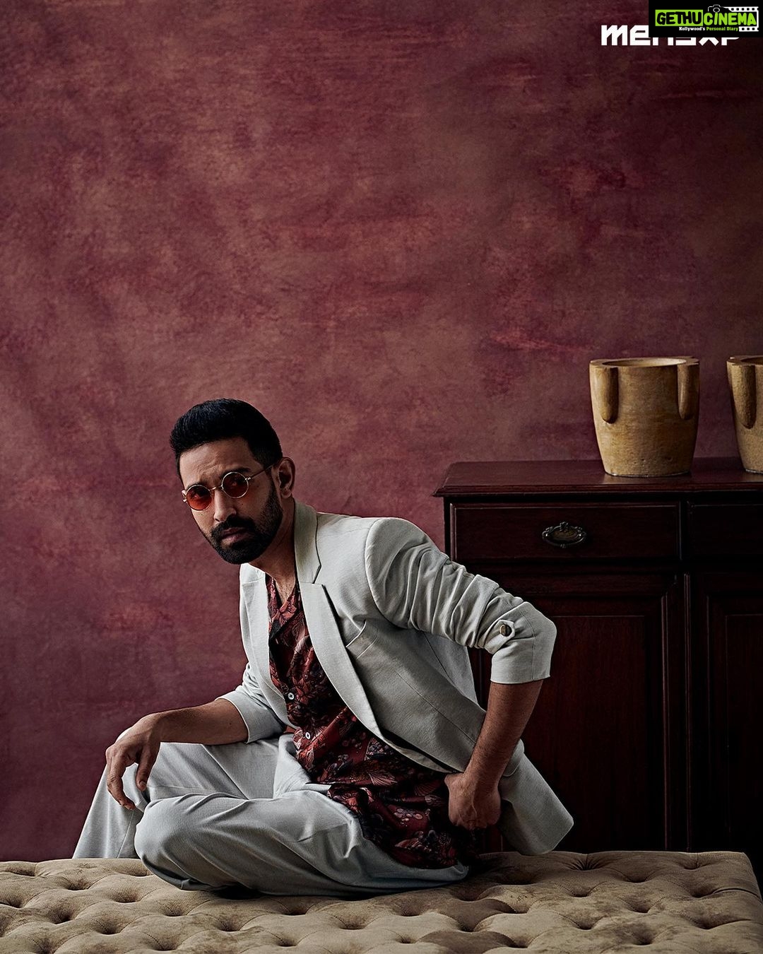 Vikrant Massey - 134.5K Likes - Keeping it low-key & chill 😉
@mensxpofficial @netflix_in #HaseenDillruba
Photographer : @thehouseofpixels & @vaishnavpraveen
Stylist : @sabinahalder
Hair : @vinitblunt786
Make up : @shelkerohan
Spot boy : Mukesh Naresh Kamti