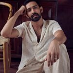 Vikrant Massey Instagram - Keeping it low-key & chill 😉 @mensxpofficial @netflix_in #HaseenDillruba Photographer : @thehouseofpixels & @vaishnavpraveen Stylist : @sabinahalder Hair : @vinitblunt786 Make up : @shelkerohan Spot boy : Mukesh Naresh Kamti