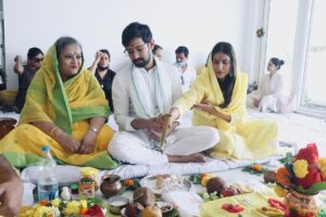 Vikrant Massey Instagram - ✨ With my human-modak & better-half 😇✨

#FeelingYellow 

@aamnamassey 
@sheetalthakur

PS: Not yet married. Please reserve your wishes. 😂🙏🏽