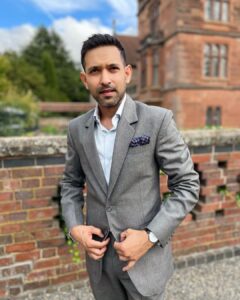Vikrant Massey Instagram - ✨ Always a great time in my @longines La Grande Classique ✨

Time to celebrate our Gold Medal wins 🇮🇳🥂

#cwg2022 @longines