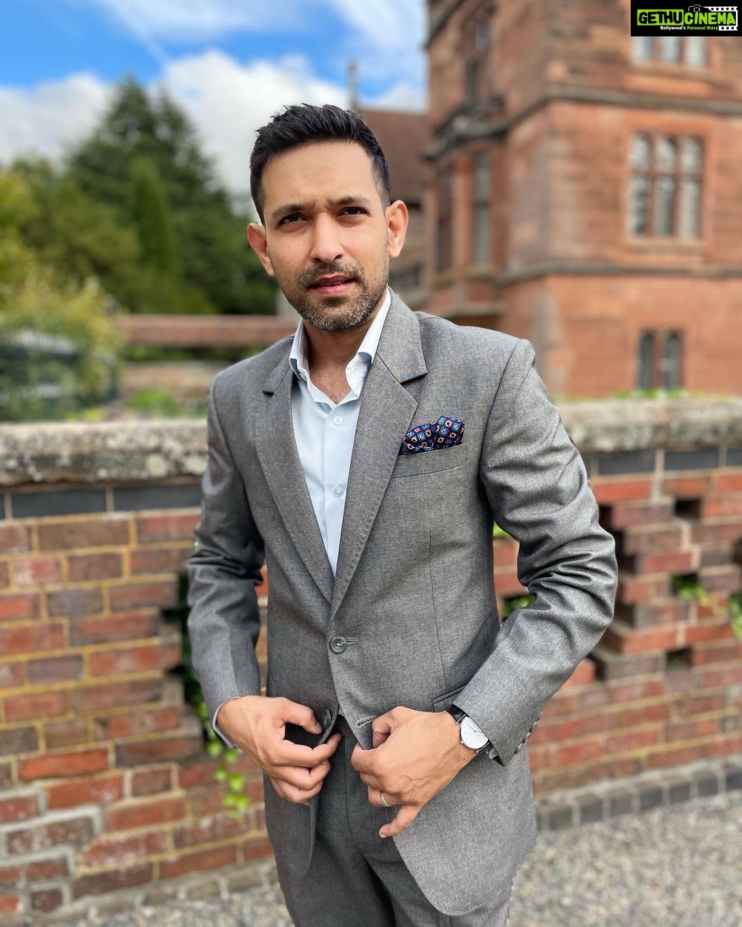 Vikrant Massey - 116.4K Likes - ✨ Always a great time in my @longines La Grande Classique ✨
Time to celebrate our Gold Medal wins 🇮🇳🥂
#cwg2022 @longines
