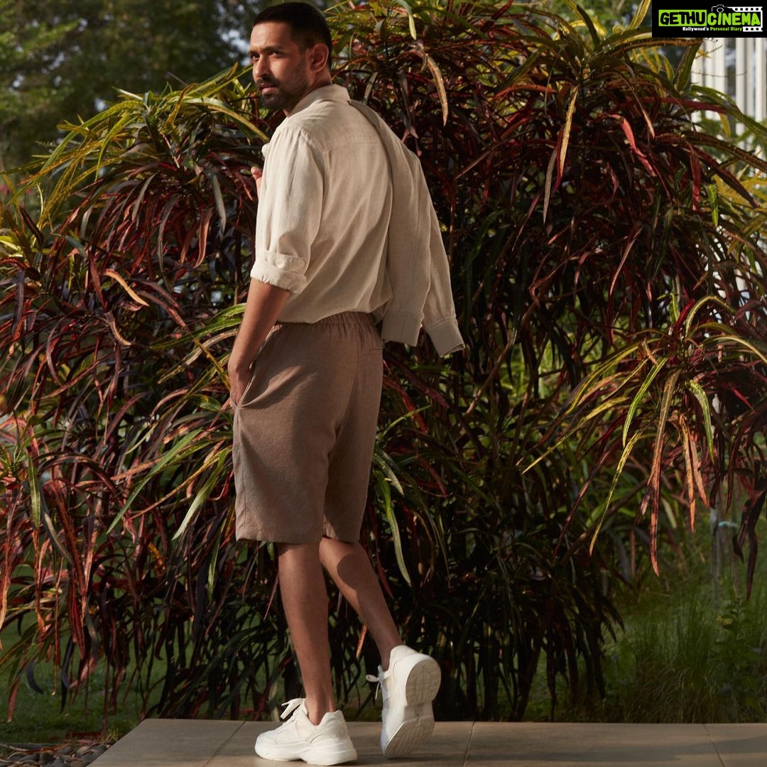 Vikrant Massey - 125.5K Likes - Get suave, stay cool.
Linen is my go-to look for the new season.
@hm @hm_man
#HM #HMMan
#HMIndia