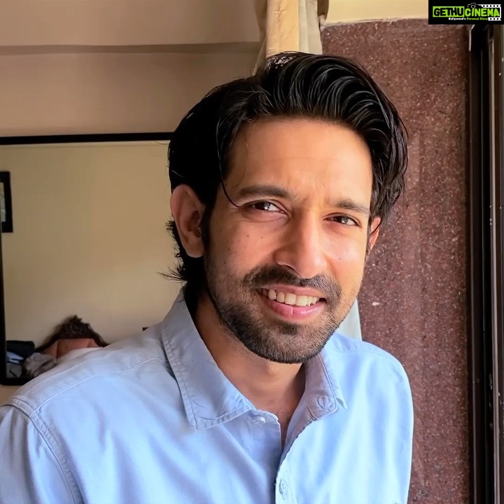 Vikrant Massey Instagram - Masks are a norm now.. for whenever we’re stepping out! But it gets a little uncomfortable wearing it for a long time in this hot weather, right? 😷 To beat that, I choose to #StayFreshBehindTheMask by simply popping a @Centerfresh_india Mint. You should try it for yourself and let me know how you feel. 😁