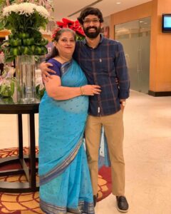 Vikrant Massey Instagram - ❤️ तेरे पैरों तले जन्नत है, सच है। 🙏🏼❤️ .
.
#MothersDay