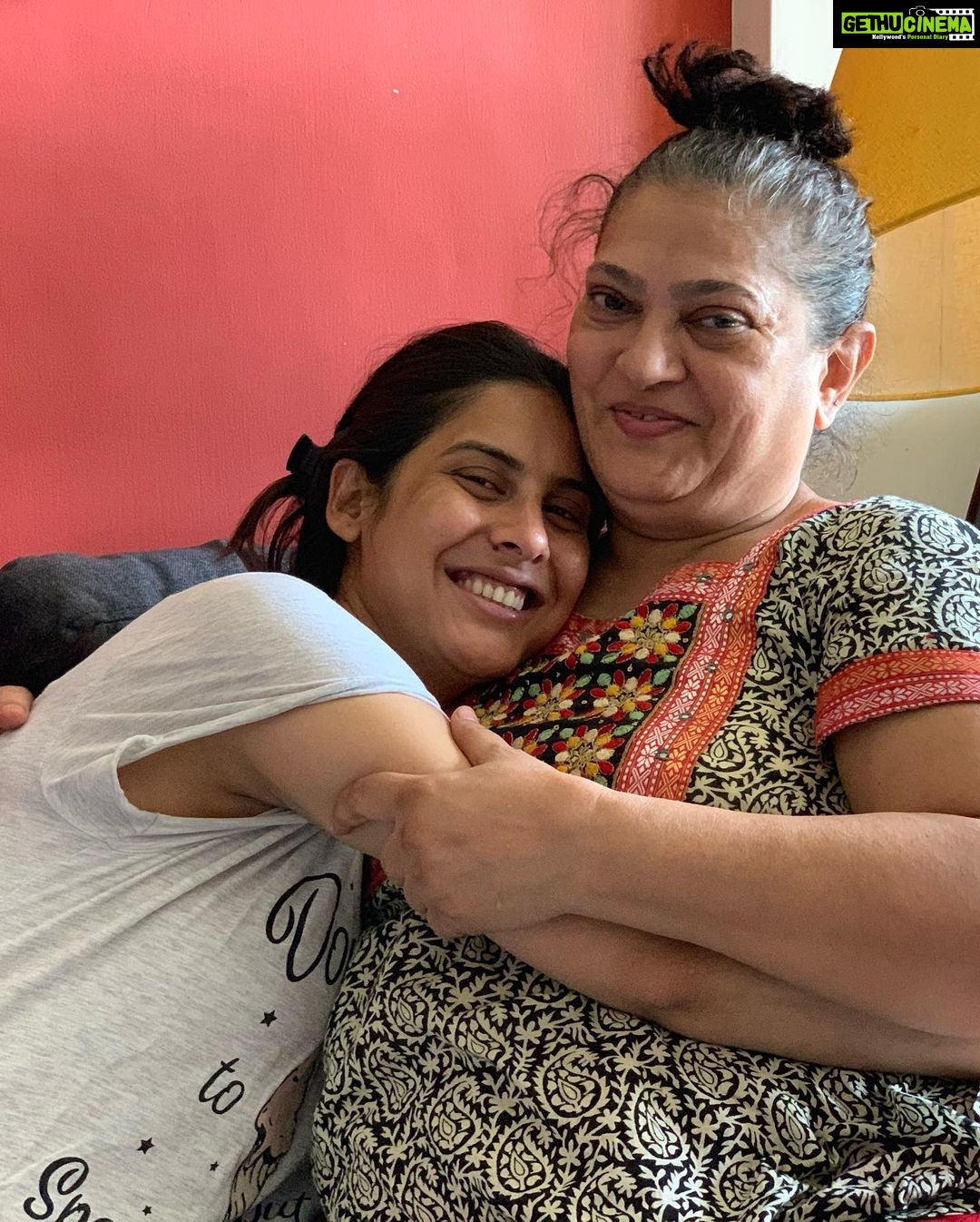 Vikrant Massey - 111.7K Likes - ❤️ तेरे पैरों तले जन्नत है, सच है। 🙏🏼❤️ .
.
#MothersDay