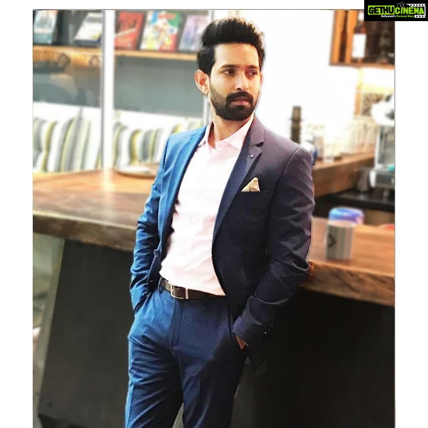 Vikrant Massey Instagram - ✨ Suited up for another day of high-performance in the all new Wrinkle- Free Permapress collection from @louisphilippeindia engineered for all day long comfort ✨ . . #StayUncrushed