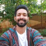Vikrant Massey Instagram - Selfie swag is real ;) the 32MP front camera of #vivoV17 makes sure I get best selfies whenever and wherever I go. So, slay the day, play in the dark. . . . AVAILABLE IN STORES NOW!!! . . . To buy or know more about V17, click link in @vivo_india bio. Get clicking 😎 #ClearAsReal #vivoV17
