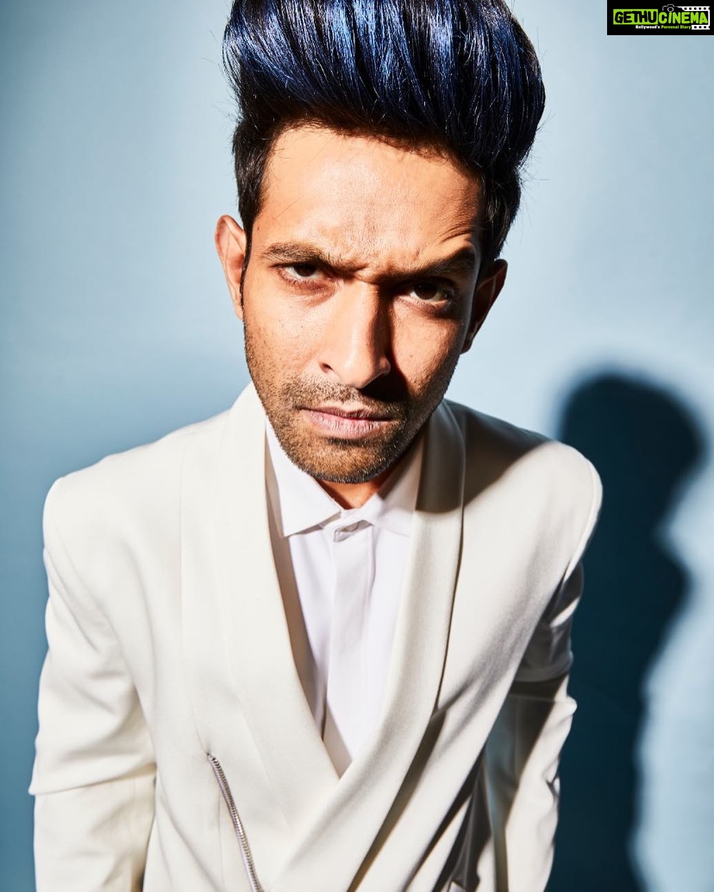 Vikrant Massey Instagram - Getting into Friday be like... #FridayFeels #FridayMotivation #Artist #ArtistsOfInstagram #Actor #ActorsLife #ootd