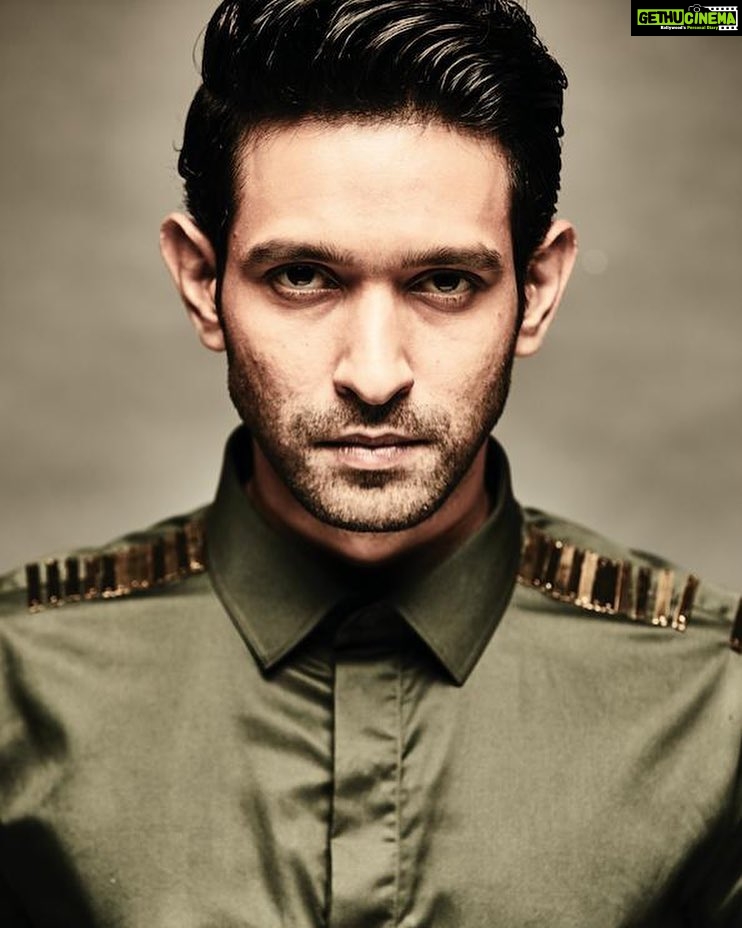 Vikrant Massey Instagram - ✨ Tick of the clock ✨ . . . @omkarchitnis @stylisttsahilgulati @nikhilthampi @shelkerohan @iamjavedsheikh @chintan_shah1998