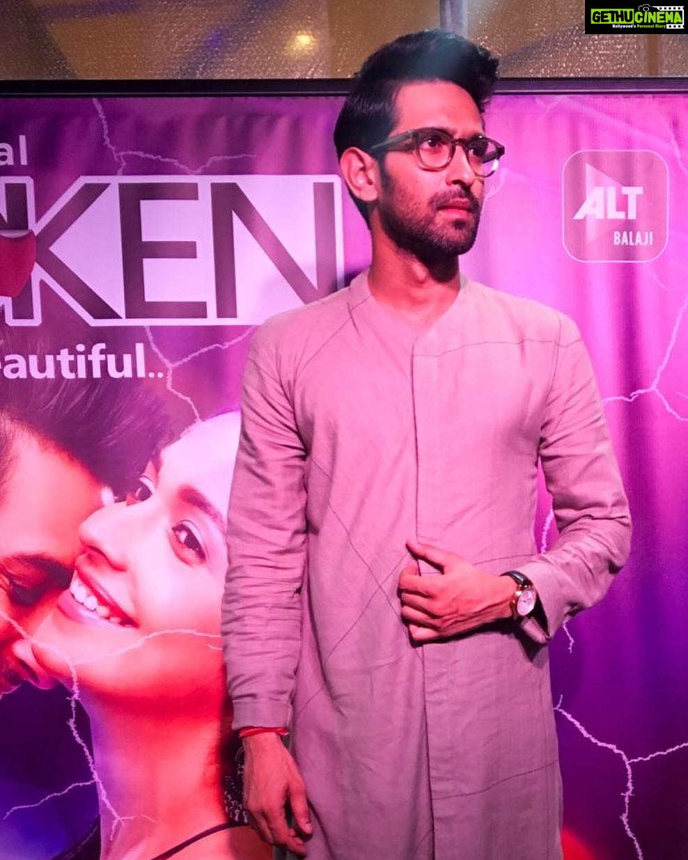 Vikrant Massey Instagram - ✨ Wearing @antar_agni_ujjawaldubey for a special screening of #Brokenbutbeautiful Styled by @purplerhapsody ✨