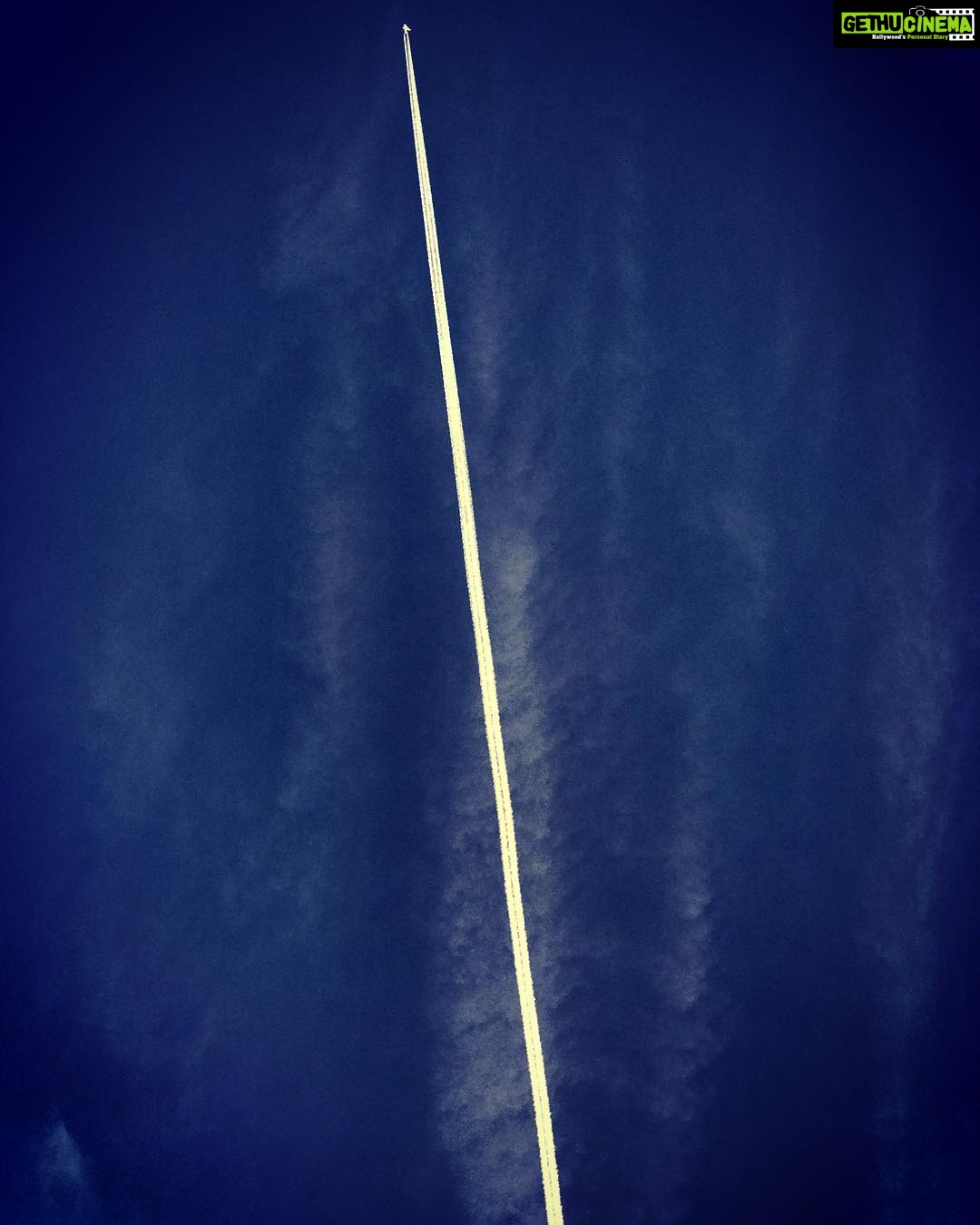 Vikrant Massey Instagram - And the journey begins ✨ #Cargo #Wrap #Universe #Shukr @battatawada @aratikadav @shloksharma @kaushal_dp