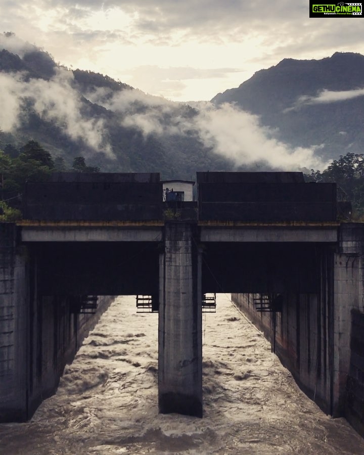 Vikrant Massey Instagram - #RiverTeesta #SpectacularSikkim #NatureThatSmiles #SmallButBeautiful #ThankYou #Rise #Nature #Work #Travel #Dream #Shukr