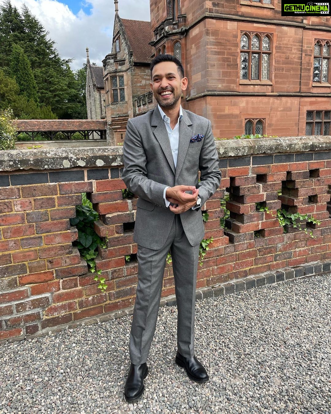Vikrant Massey - 116.4K Likes - ✨ Always a great time in my @longines La Grande Classique ✨
Time to celebrate our Gold Medal wins 🇮🇳🥂
#cwg2022 @longines
