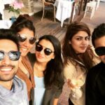 Vikrant Massey Instagram - #Happy2K16 #OnAnOffDay #Brunching #Munching #Friends #Happiness #CapeTown #CampsBay #Shukr @theanisha @rhea_chakraborty @sanamratansi Camps Bay Beach