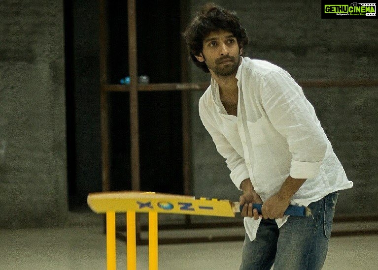 Vikrant Massey Instagram - #Happy2K16 #Cricket #FirstLove #kolkatababumoshayes #WePlayToWin #Randomness #Candid #Happiness #Love #Life #Live #Shukr @niveditabasu
