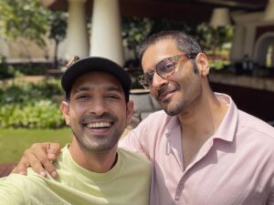 Vikrant Massey Instagram - ✨ Aur yeh bhi mile humein kal 😍💜

Aapko bahut miss kiye hum Guddu Bhaiya. See you again, soonest!!! ✨

@alifazal9