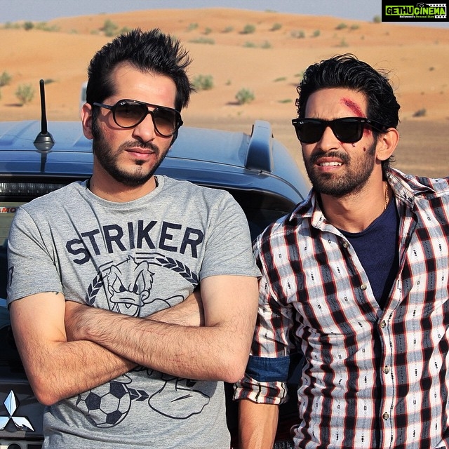 Vikrant Massey Instagram - #shoot #break #friends #totalchutzpah #switchh #UAE #Ras-Al-Khaimah #nitinmirani