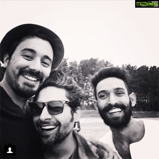 Vikrant Massey Instagram - #happynewyear #happiness #friends #alibaug #super selfie