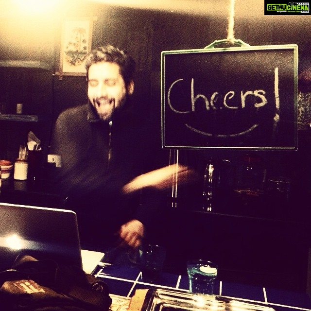 Vikrant Massey Instagram - #happynewyear #music #dance #rockstarroy