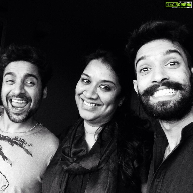 Vikrant Massey Instagram - #superselfie #supersunday #rockstarroy #sundarsoma #real-souls #unrealassholes #happiness #family