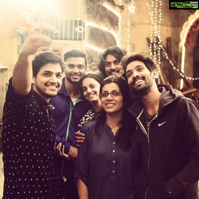 Vikrant Massey Instagram - #shoot#rehearsals#totalchutzpah#bighappiness#superselfie#lipstickwalesapne