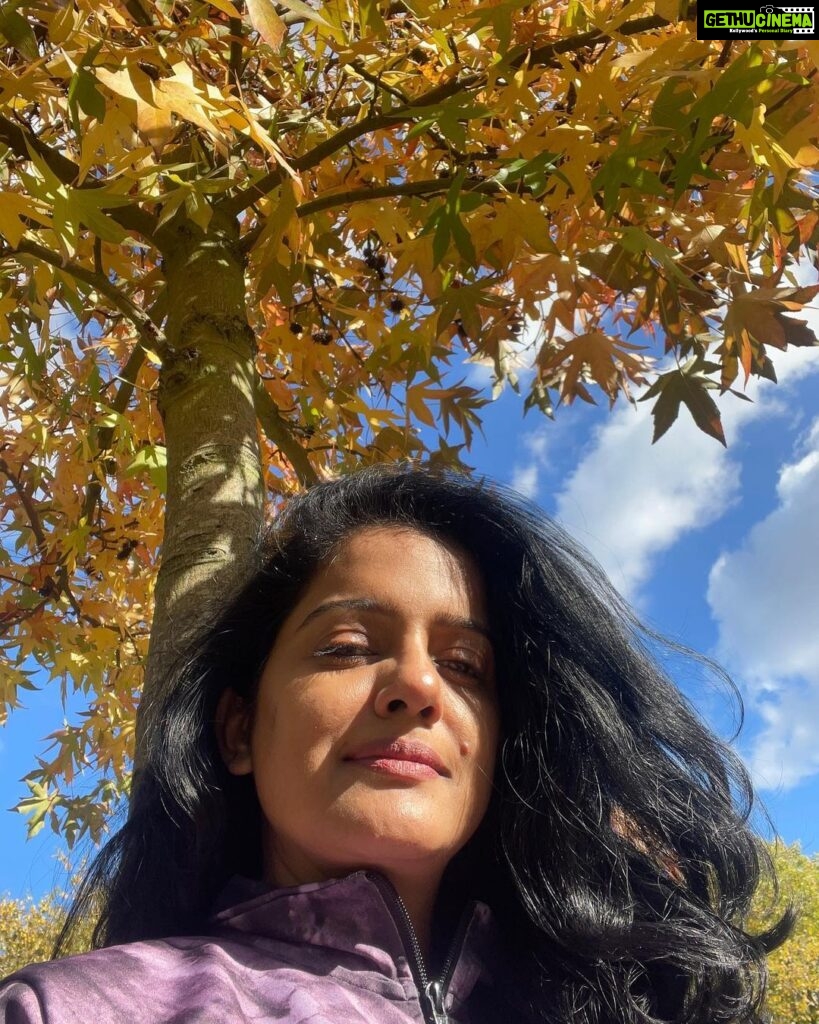 Vishakha Singh Instagram - Photo dump from a #nofilter autumn day 🍁🇬🇧☀ London, United Kingdom