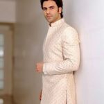Vivek Dahiya Instagram - We carry inside us the wonders we seek outside us - Rumi @bindaniofficial @oakpinionpr