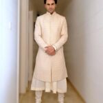 Vivek Dahiya Instagram - We carry inside us the wonders we seek outside us - Rumi @bindaniofficial @oakpinionpr