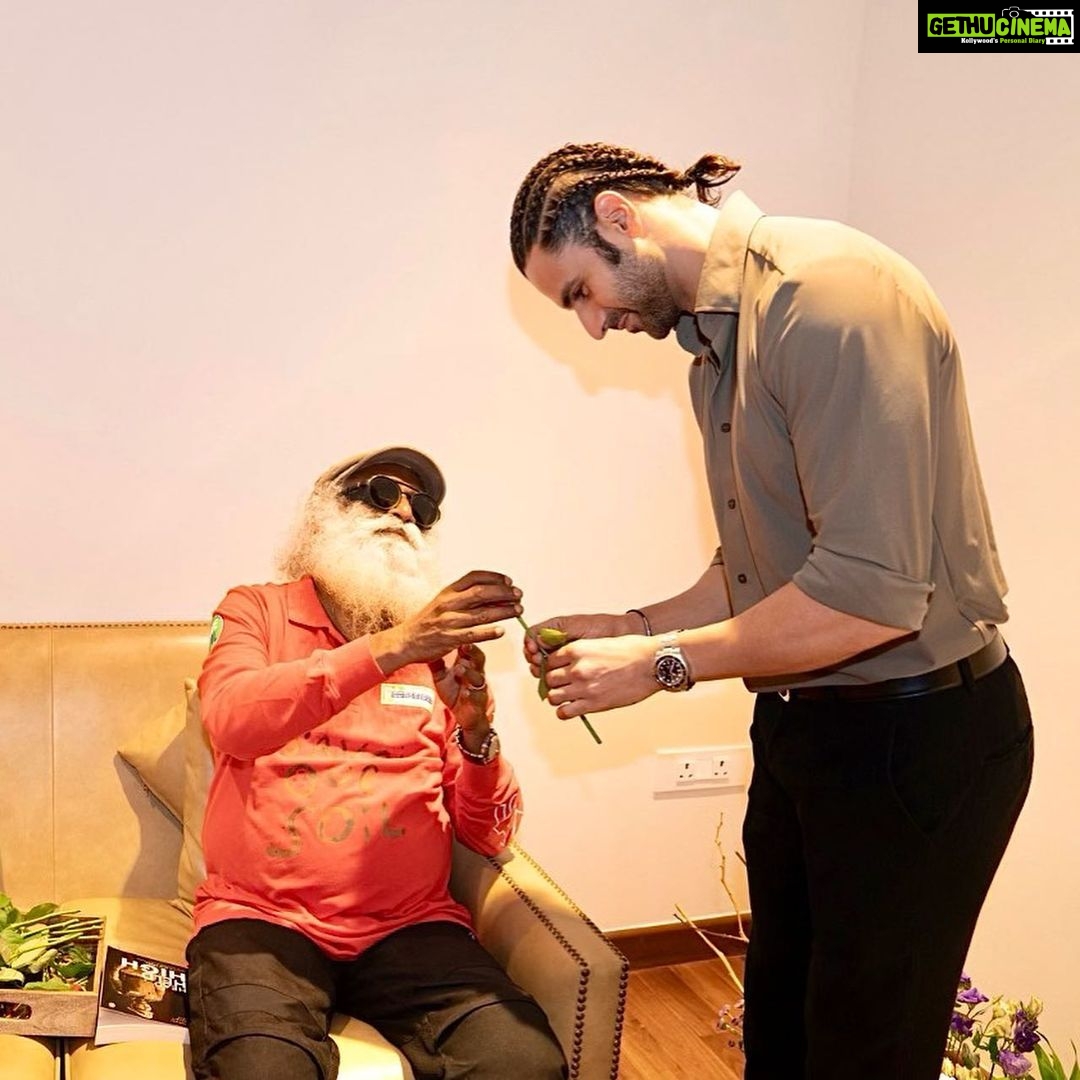 Vivek Dahiya Instagram - I’ve received so many answers by watching him talk. He’s a spiritual guru with a modern perspective. He’s relatable, pragmatic with a wit that can get you ROFL. Attended an event last night to support a global movement envisioned and executed by @sadhguru and @isha.foundation . He travelled 30k over 100 days on his uber cool bike to create awareness on how significant saving soil is which nobody seems to have spoken about. The movement is catching up internationally like wildfire. This event has made me think about soil in a very different way. We can all be a part of the solution and have a responsibility towards the conservation of soil and nature. Let’s make it happen! @consciousplanet #savesoil