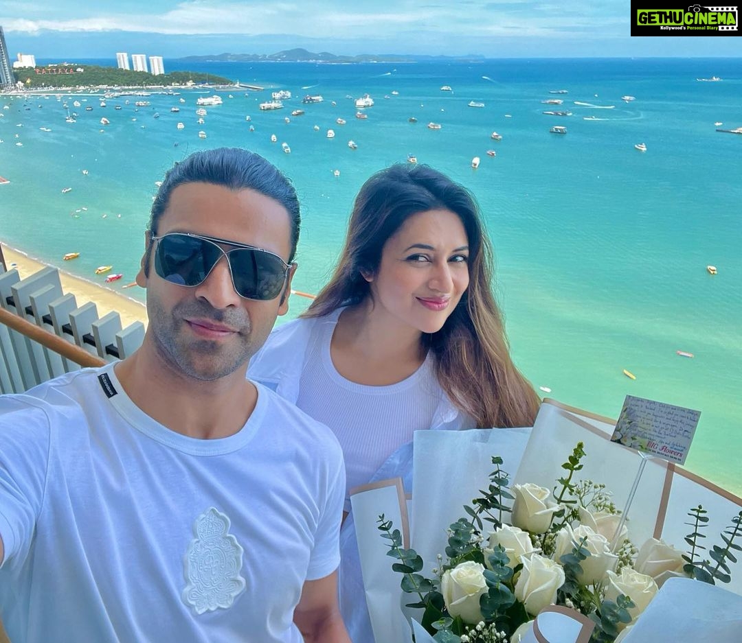 Vivek Dahiya - 117.8K Likes - The best part of being in the business is that Arts & Entertainment transcends through nations /cultures. Received this bunch of love by a bunch of Thai locals. Khapun khap 🙏