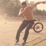 Vivek Dahiya Instagram - Mid week AGILITY LADDER DRILLS that’s great to get you up to speed and make you light on your feet. Also great for strengthening joints and ligaments. Ideal for all kind of athletes. Give it a try! 📸 @shotaholic_gopesh #ladderdrills #workoutonthebeach #reelitfeelit